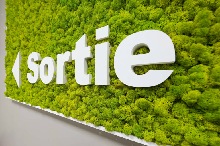 logo bois vegetal signalétique végétale mur vegetal stabilisé