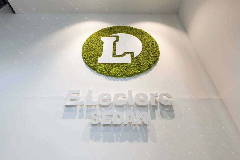 Logo-Vegetal-Leclerc-décoration-végétale-intérieur-Centre-Commercial-Sedan