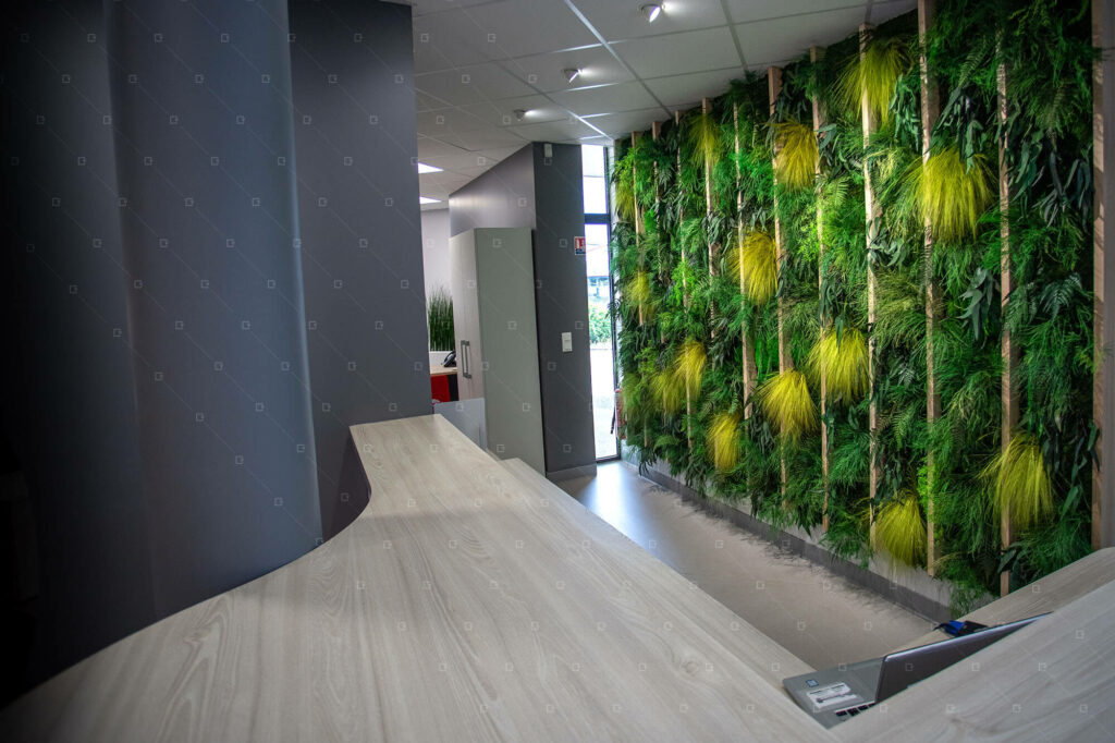 décoration-végétale-cloison-végétalisée-sur-mesure-entreprise-Royan-Pons