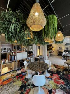 plafond-design-decoration-showroom-vegetal-stabilise-b-comme-design-le-mans-paris