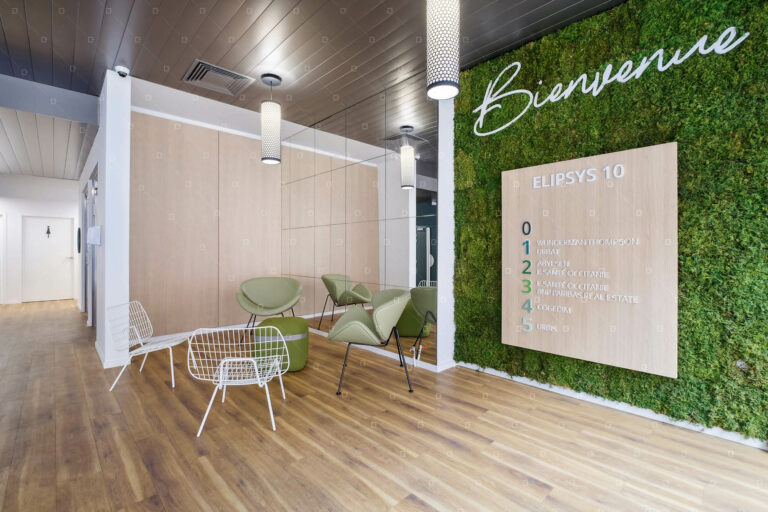 cadre-vert-mur-vegetal-signaletique-entreprise-occitanie