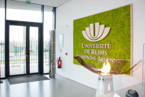 enseigne-interieure-logo-vegetal-urca-reims-mur-vegetal