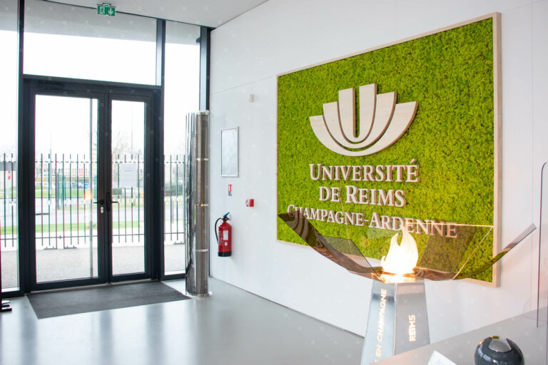 enseigne-interieure-logo-vegetal-urca-reims-mur-vegetal