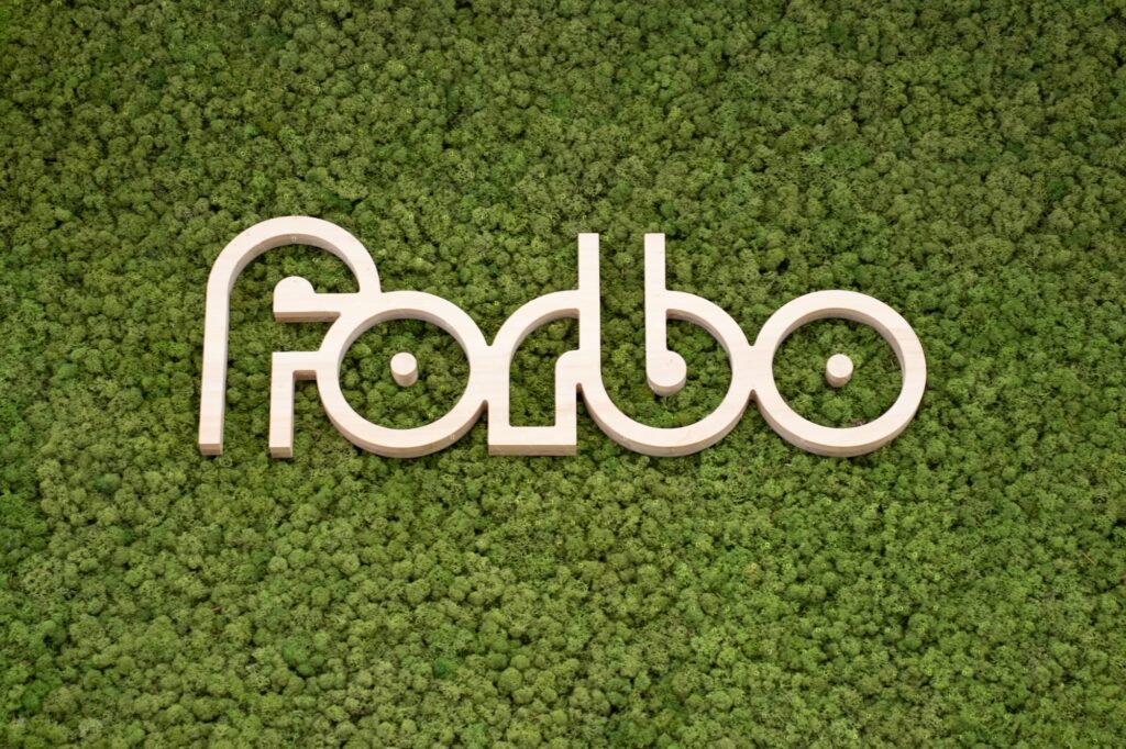 showroom-vegetal-cadre-vert-forbo-sarlino