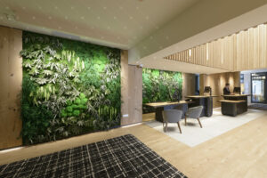 Cadre-vert-mur-vegetal-sans-entretien-hotel-de-luxe-reims